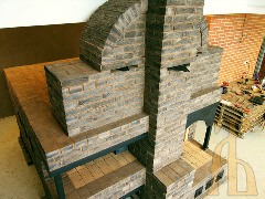 Русская печь с двумя лежанками и камином. Вид сверху
